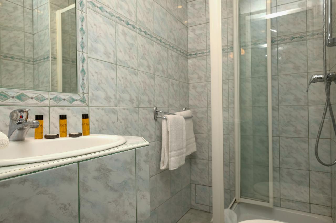Hôtel du Centre Nice - Rooms close to the train station