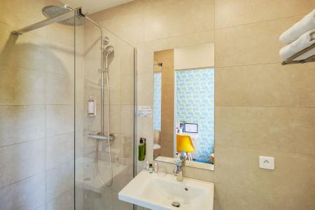 Hôtel du Centre Nice - Rooms with clean bathrooms